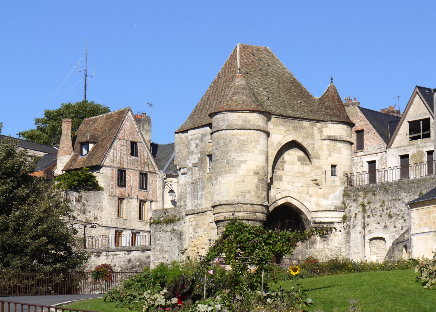 LA CITÉ MÉDIÉVALE DE LAON TripnBike