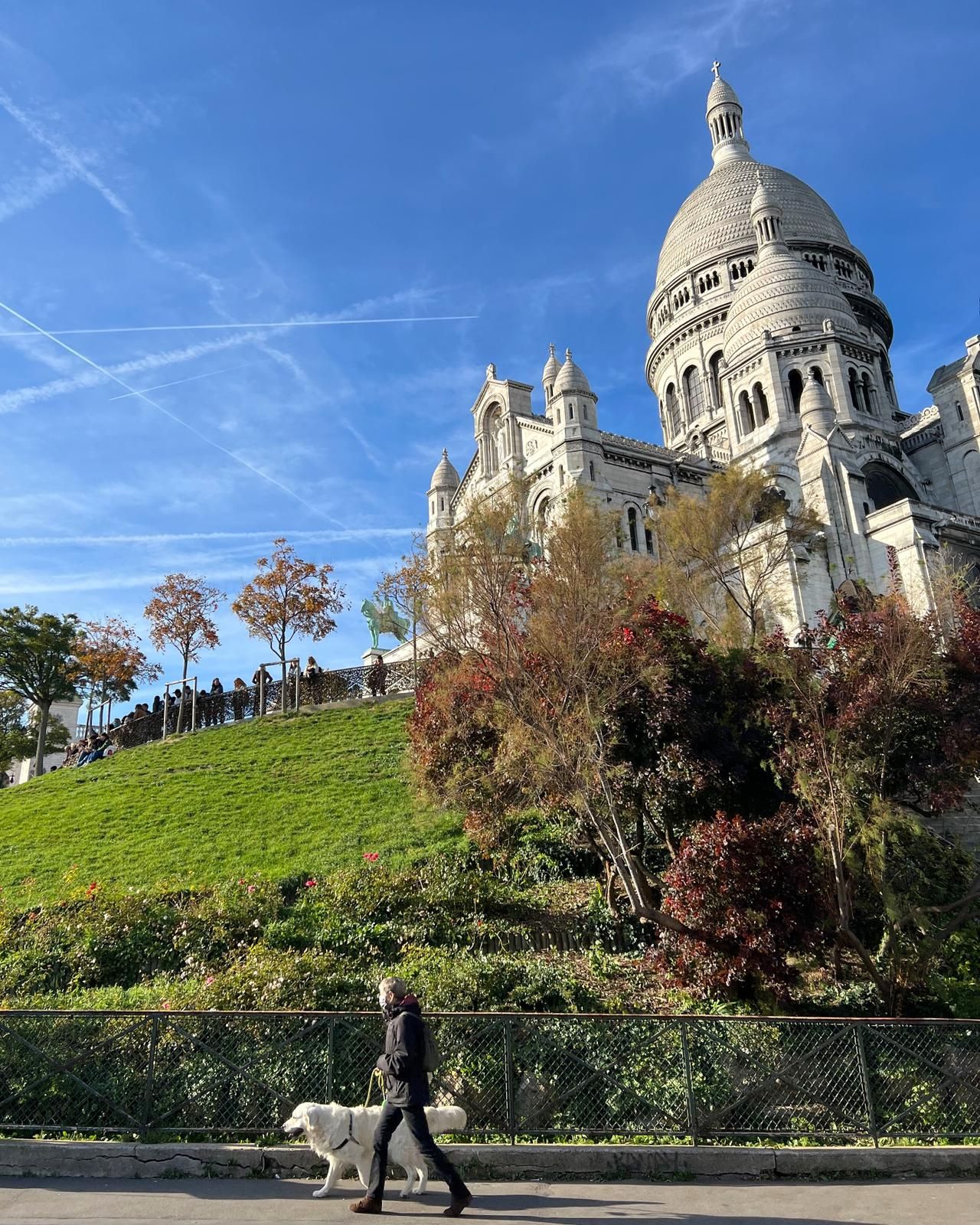 Romantic Artist Room Montmartre TripnBike