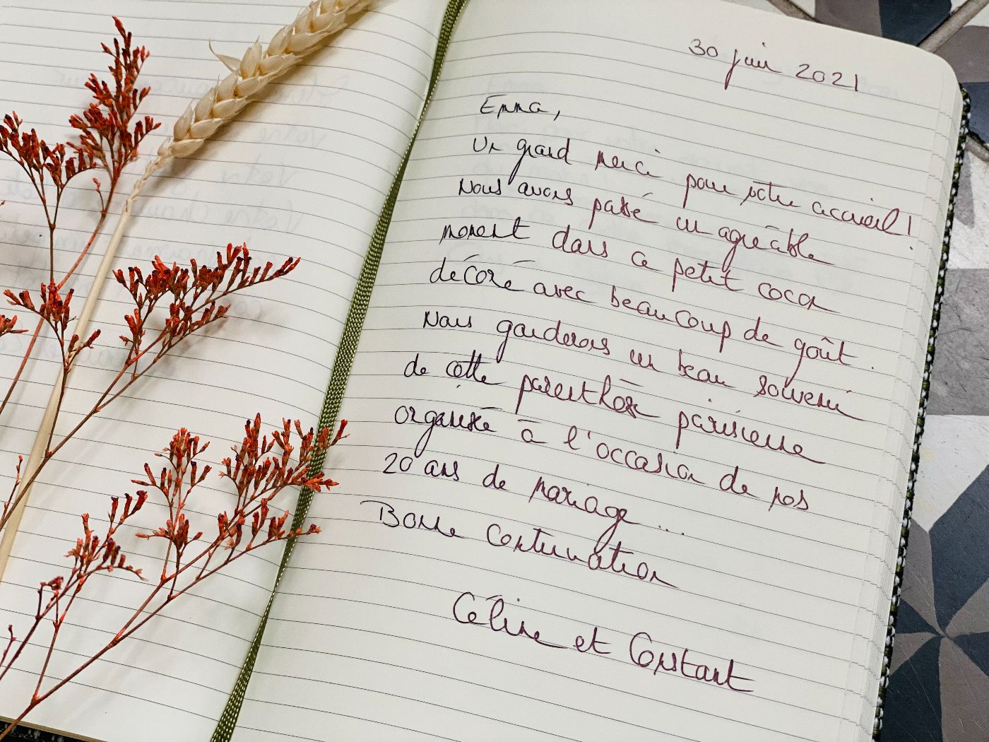 Romantic Artist Room Montmartre TripnBike