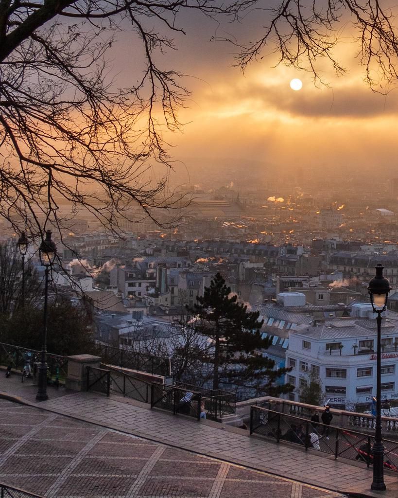 Romantic Artist Room Montmartre TripnBike