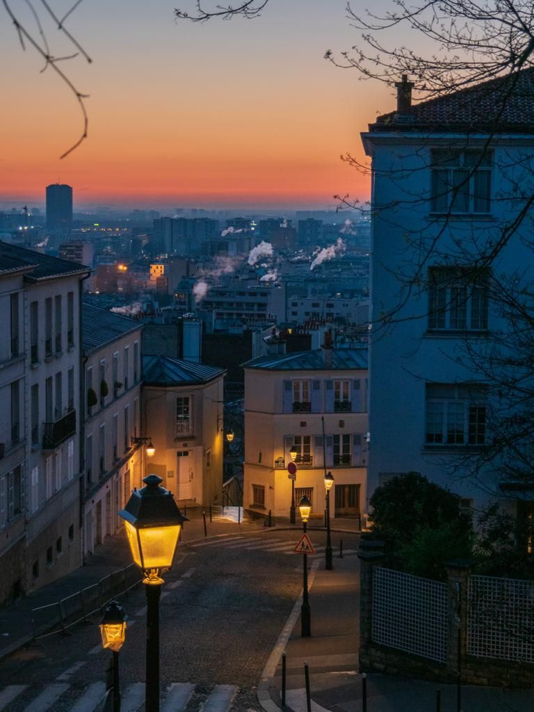 Romantic Artist Room Montmartre TripnBike